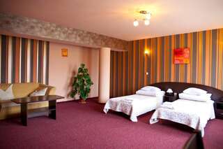 Отель Hotel Horyzont Жешув Двухместный номер с 2 отдельными кроватями-1